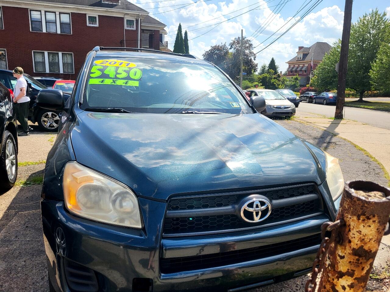 Toyota RAV4 Base I4 4WD 2011 Toyota RAV4 Base I4 4WD 2011