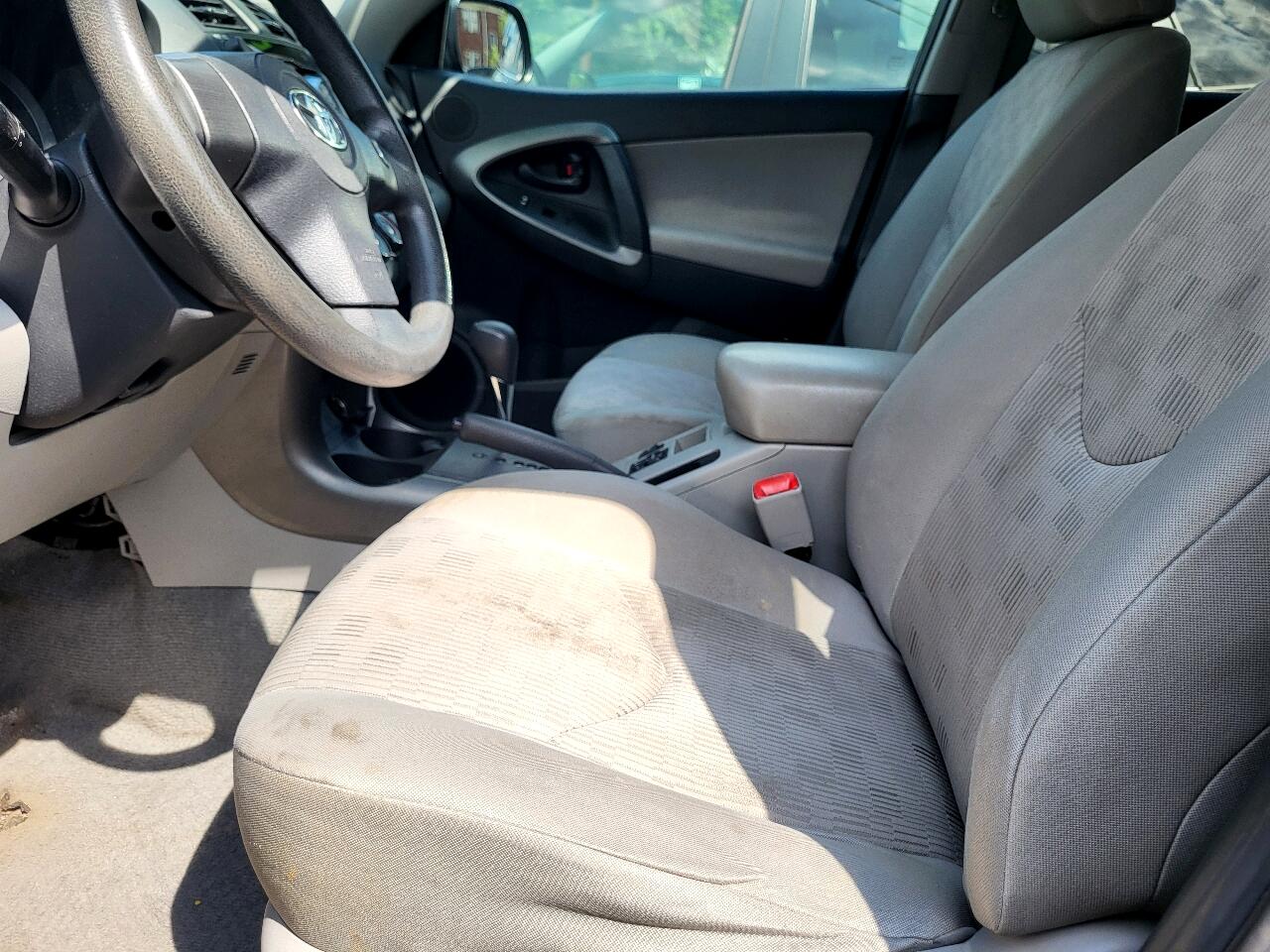 Toyota RAV4 Base I4 4WD 2011 Toyota RAV4 Base I4 4WD 2011