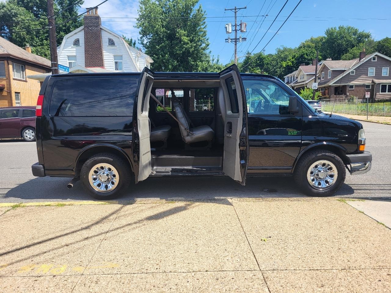 Chevrolet Express LT 1500 AWD 2010