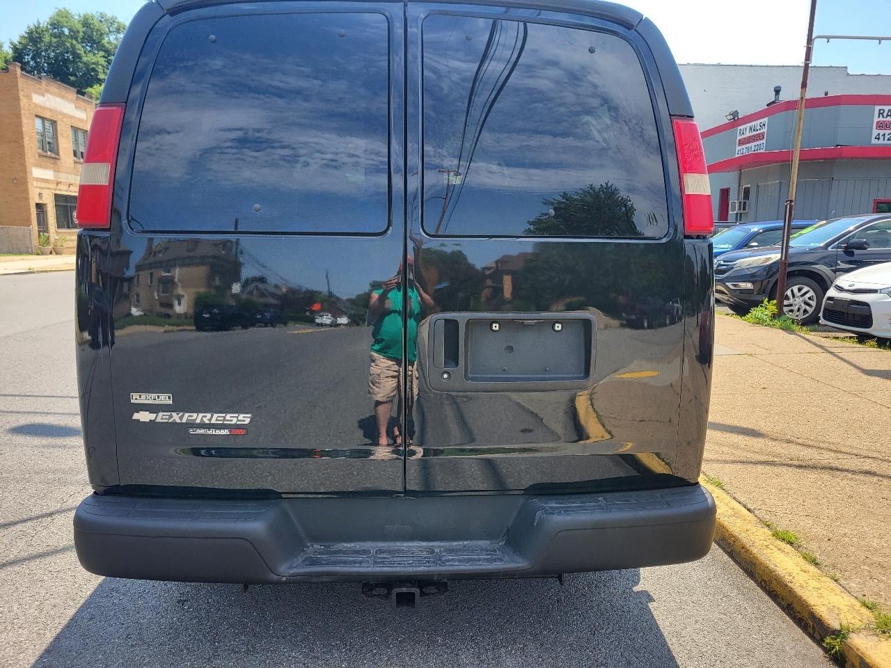 Chevrolet Express LT 1500 AWD 2010