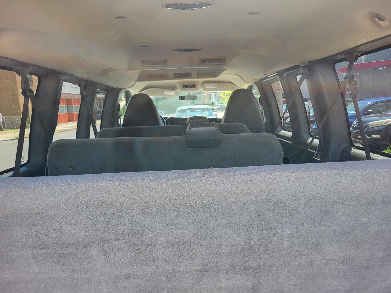 Chevrolet Express LT 1500 AWD 2010