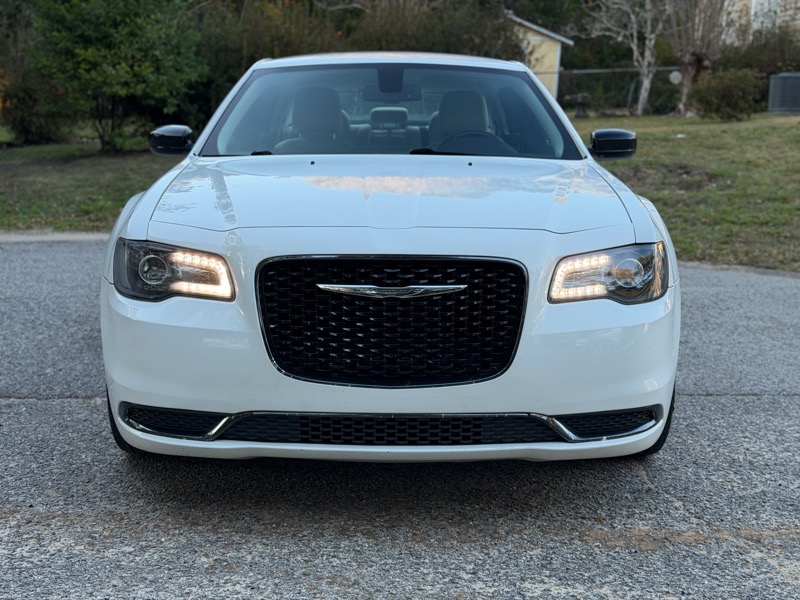 2019 Chrysler 300 Touring's photo