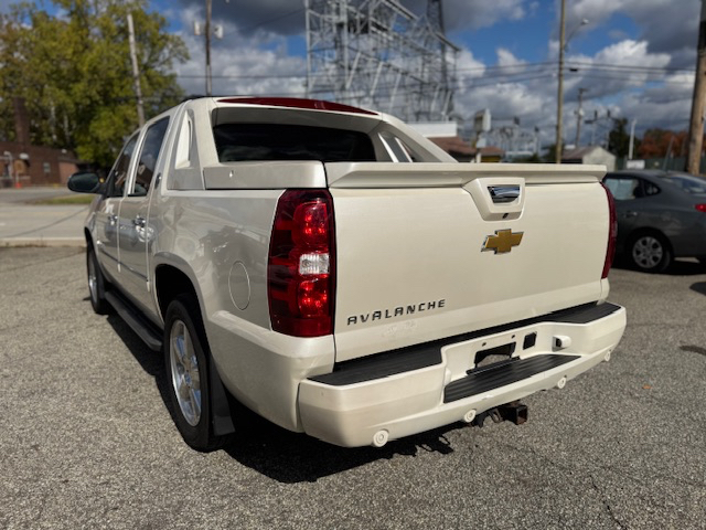 Chevrolet Avalanche LTZ 4WD 2013 Chevrolet Avalanche LTZ 4WD 2013