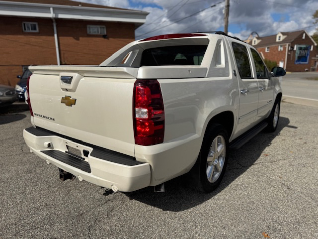 Chevrolet Avalanche LTZ 4WD 2013 Chevrolet Avalanche LTZ 4WD 2013