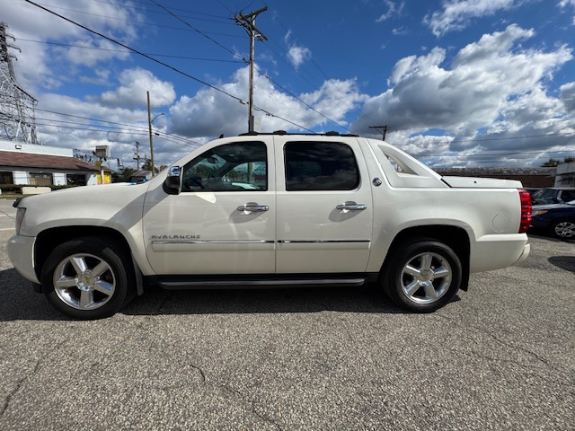 Chevrolet Avalanche LTZ 4WD 2013 Chevrolet Avalanche LTZ 4WD 2013