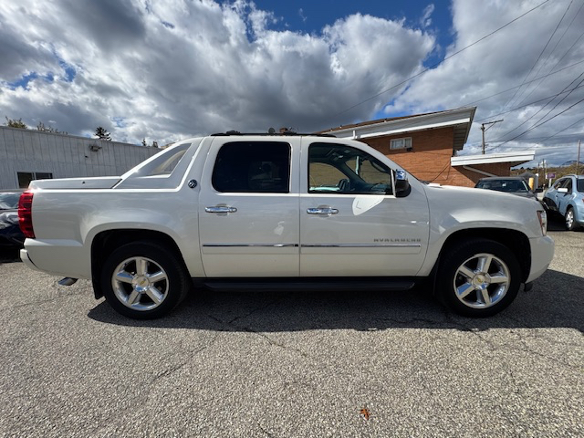 Chevrolet Avalanche LTZ 4WD 2013 Chevrolet Avalanche LTZ 4WD 2013