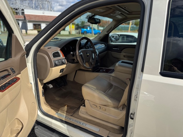 Chevrolet Avalanche LTZ 4WD 2013 Chevrolet Avalanche LTZ 4WD 2013
