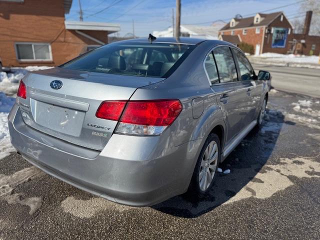Subaru Legacy 2.5i Limited 2011