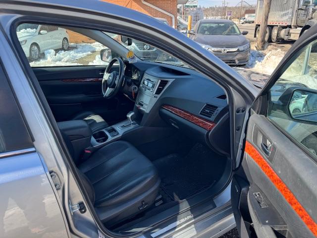 Subaru Legacy 2.5i Limited 2011