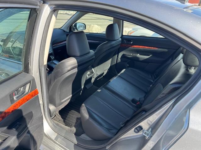 Subaru Legacy 2.5i Limited 2011