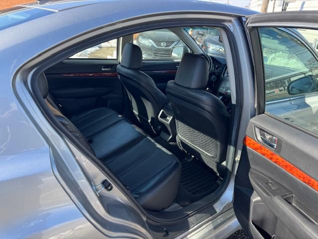 Subaru Legacy 2.5i Limited 2011