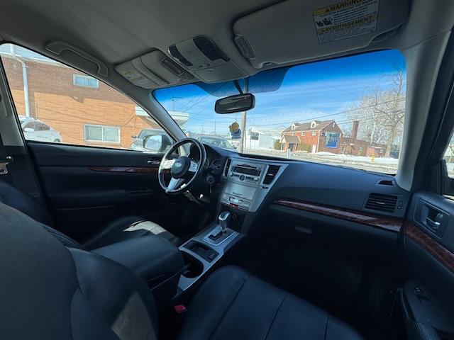 Subaru Legacy 2.5i Limited 2011