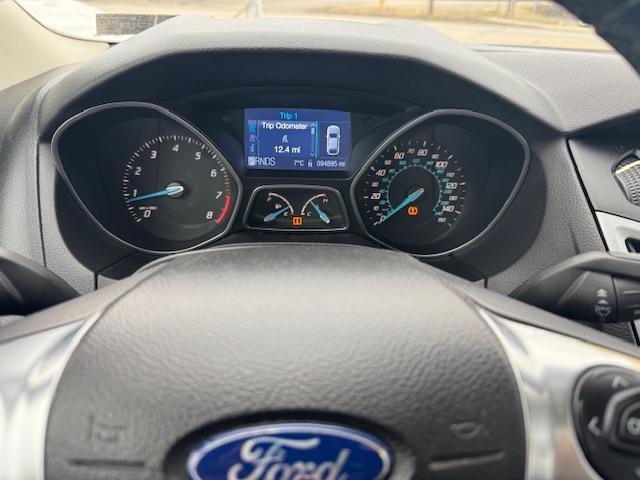 Ford Focus SE 2012