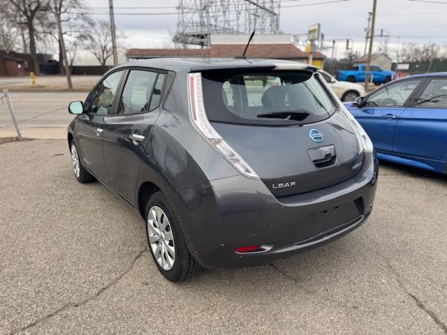 Nissan Leaf S 2013