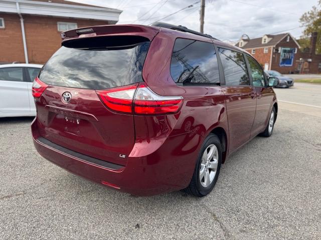Toyota Sienna LE 8-Passenger 2017
