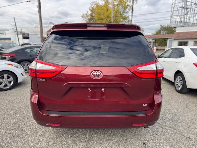 Toyota Sienna LE 8-Passenger 2017