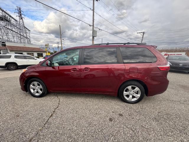 Toyota Sienna LE 8-Passenger 2017