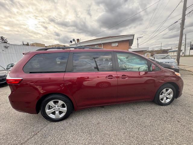 Toyota Sienna LE 8-Passenger 2017