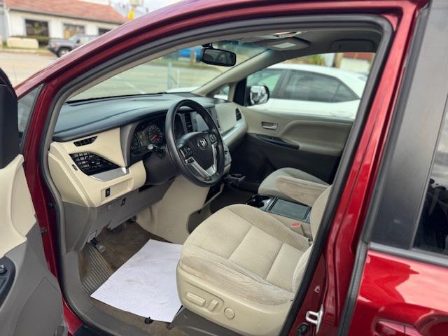 Toyota Sienna LE 8-Passenger 2017