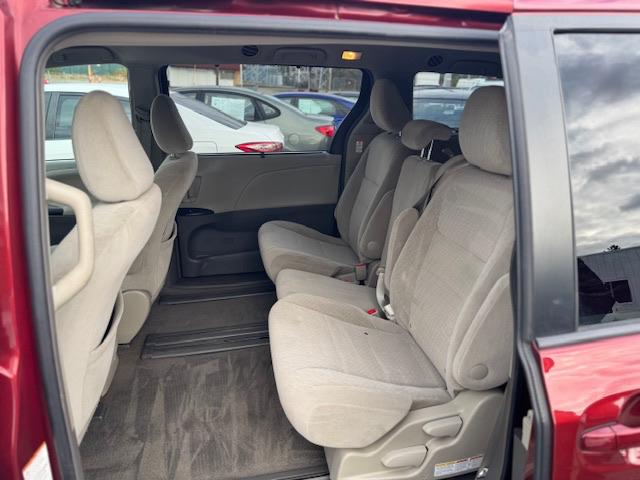 Toyota Sienna LE 8-Passenger 2017