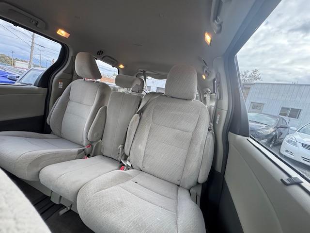 Toyota Sienna LE 8-Passenger 2017