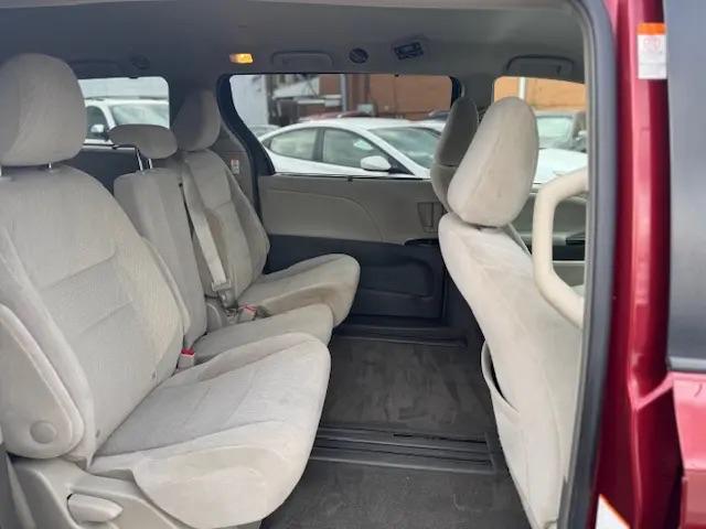 Toyota Sienna LE 8-Passenger 2017