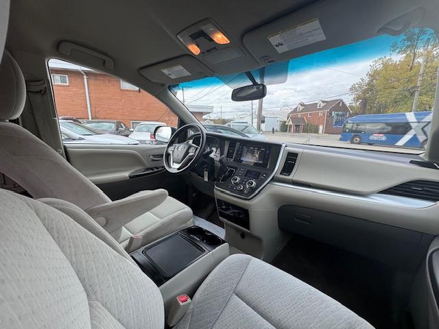 Toyota Sienna LE 8-Passenger 2017