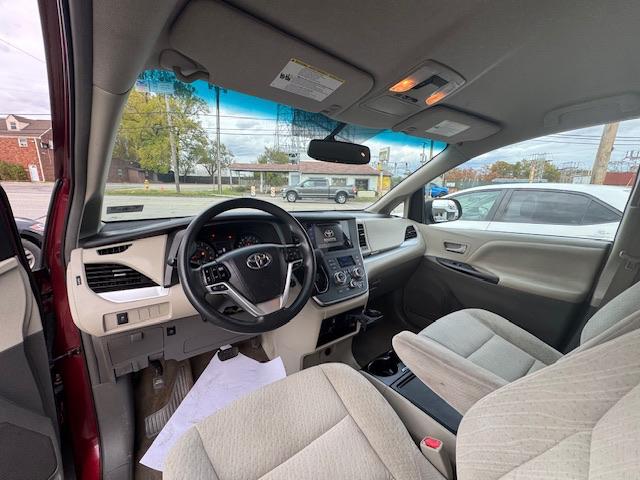 Toyota Sienna LE 8-Passenger 2017