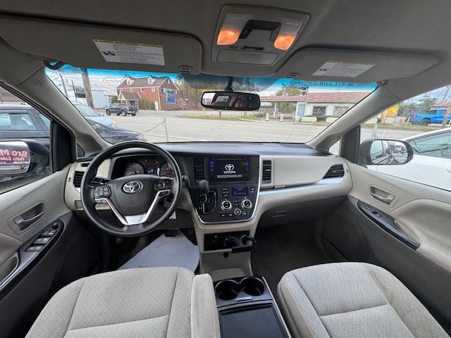 Toyota Sienna LE 8-Passenger 2017