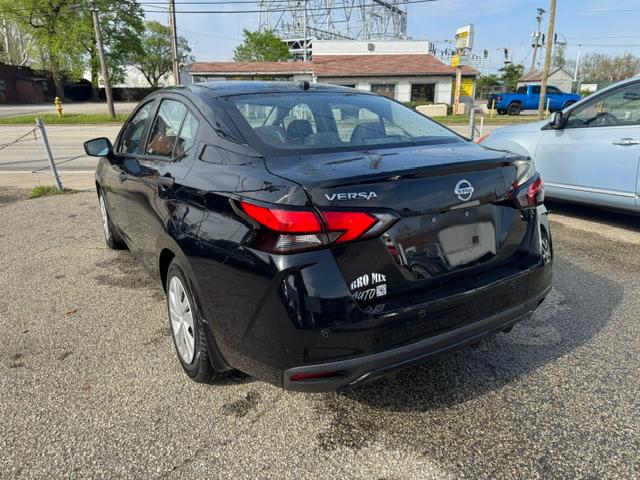 Nissan Versa S CVT 2021