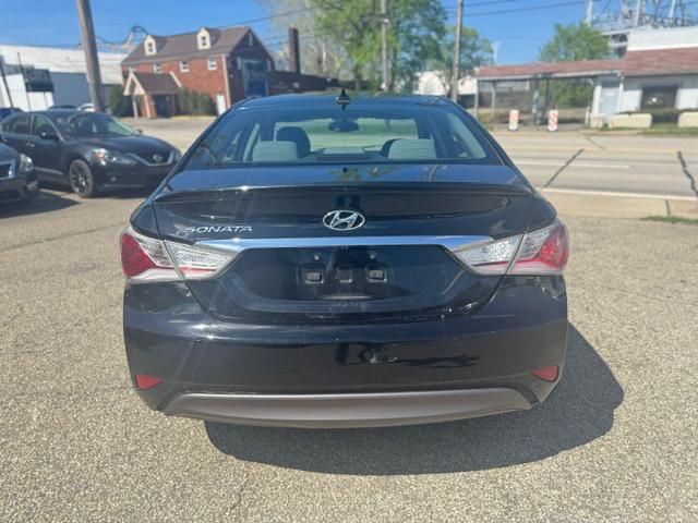 Hyundai Sonata Hybrid Sedan 2014