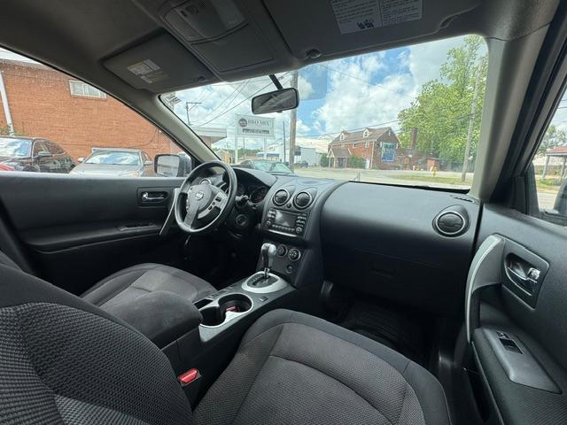 Nissan Rogue SV FWD 2012