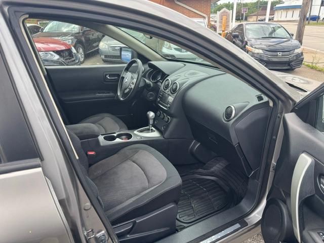 Nissan Rogue SV FWD 2012