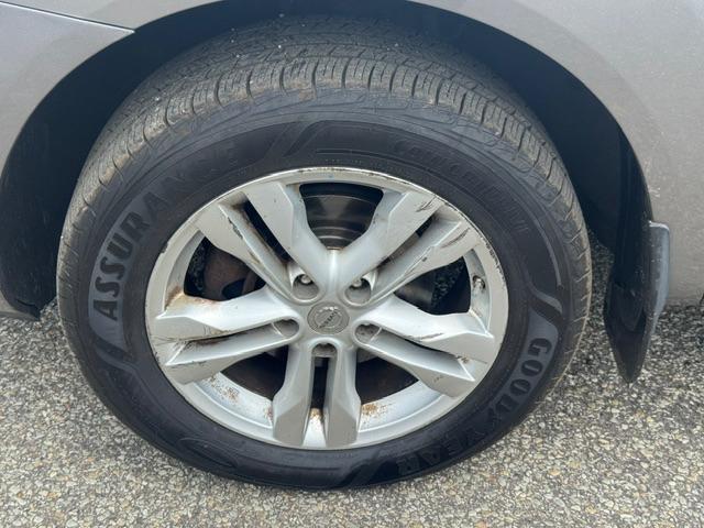 Nissan Rogue SV FWD 2012