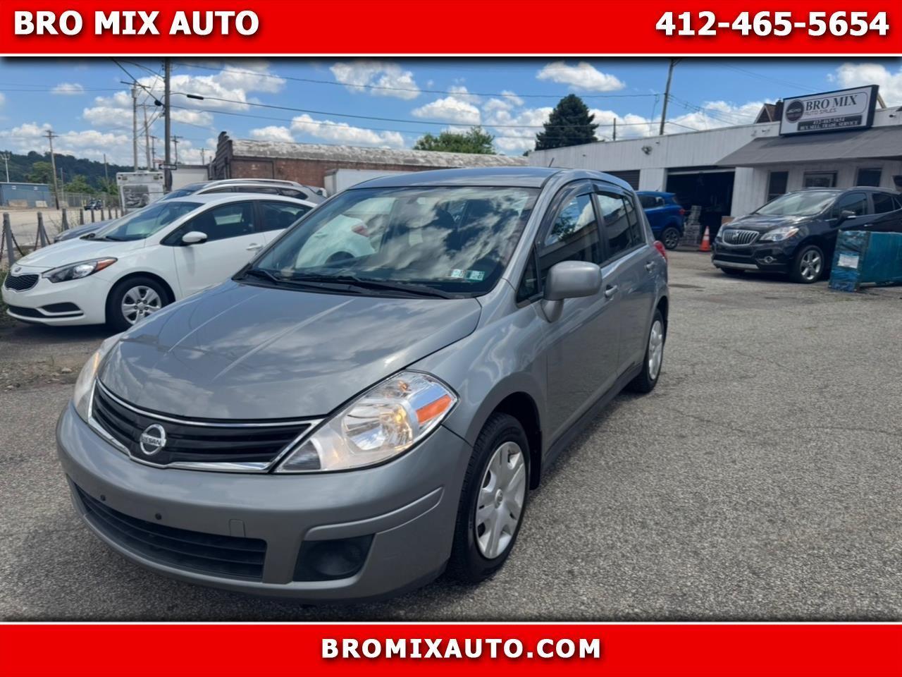 2011 Nissan Versa 1.8 SL Hatchback