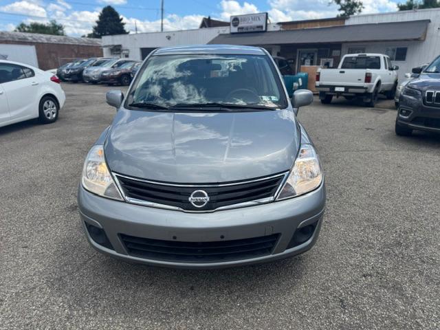 Nissan Versa 1.8 SL Hatchback 2011