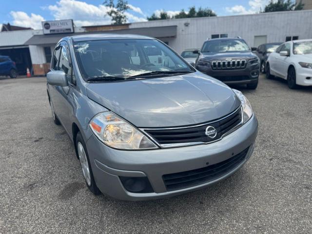 Nissan Versa 1.8 SL Hatchback 2011