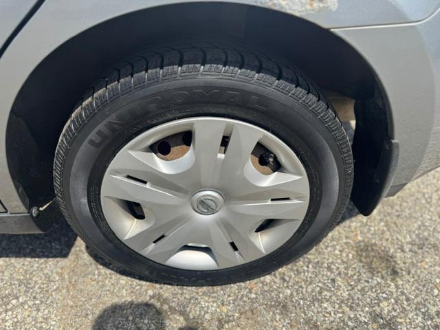 Nissan Versa 1.8 SL Hatchback 2011