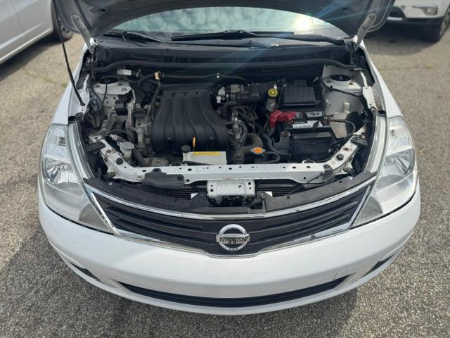 Nissan Versa 1.8 SL Hatchback 2012