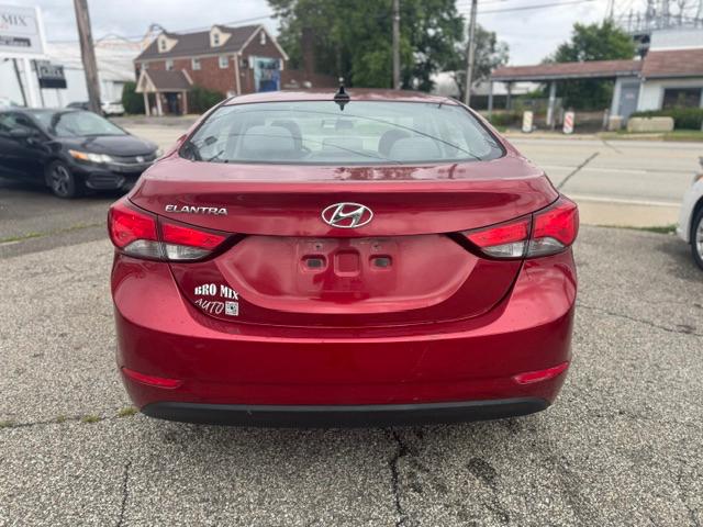 Hyundai Elantra SE 6AT 2016