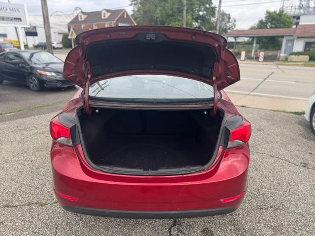 Hyundai Elantra SE 6AT 2016