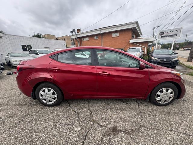 Hyundai Elantra SE 6AT 2016