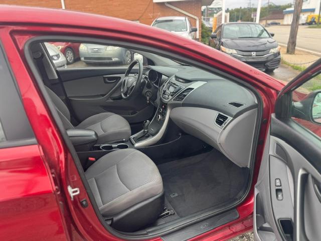 Hyundai Elantra SE 6AT 2016