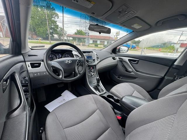 Hyundai Elantra SE 6AT 2016