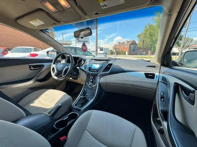 Hyundai Elantra SE 2014