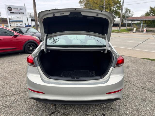 Hyundai Elantra SE 6AT 2017