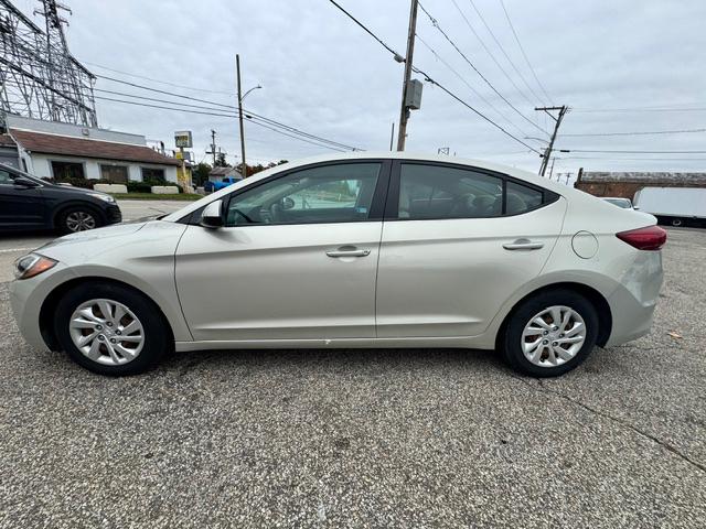 Hyundai Elantra SE 6AT 2017