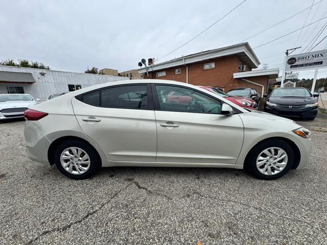 Hyundai Elantra SE 6AT 2017