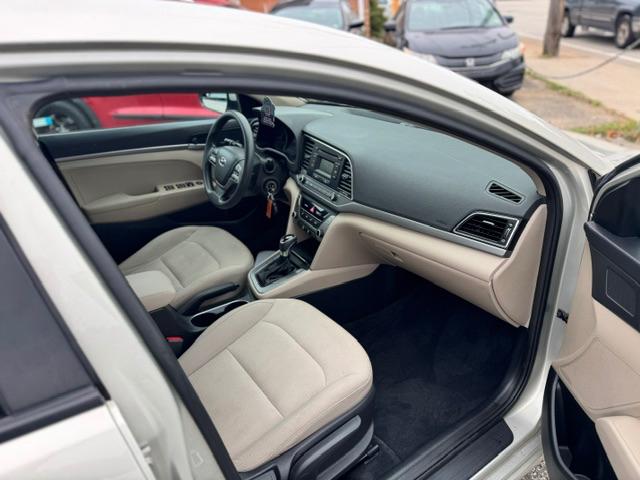 Hyundai Elantra SE 6AT 2017