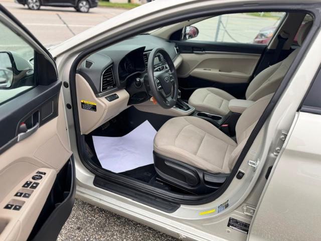 Hyundai Elantra SE 6AT 2017